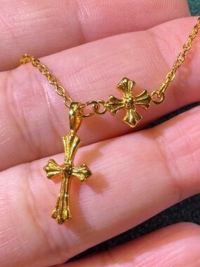 Gold Cross Pendant Necklace - Elegant Women's Jewelry